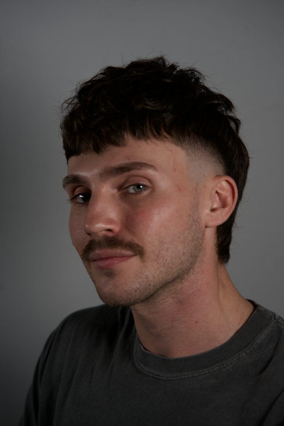 Textured modern mullet, front view